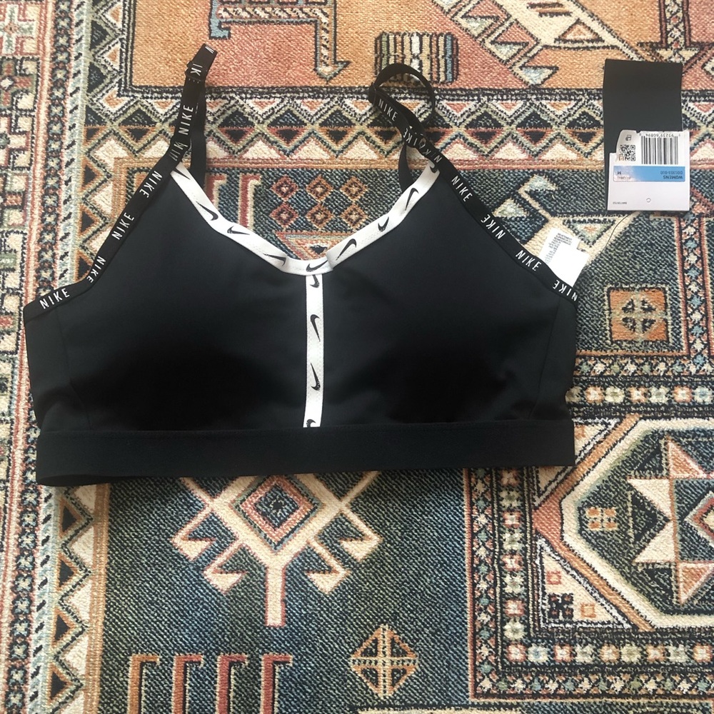 NWT Nike sports bra size M